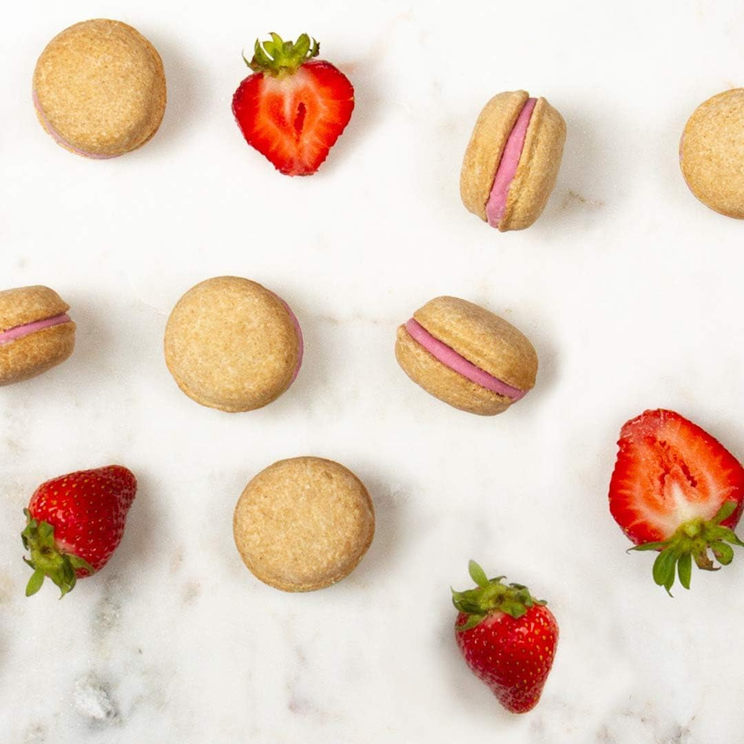 Strawberry Macaron Treats 